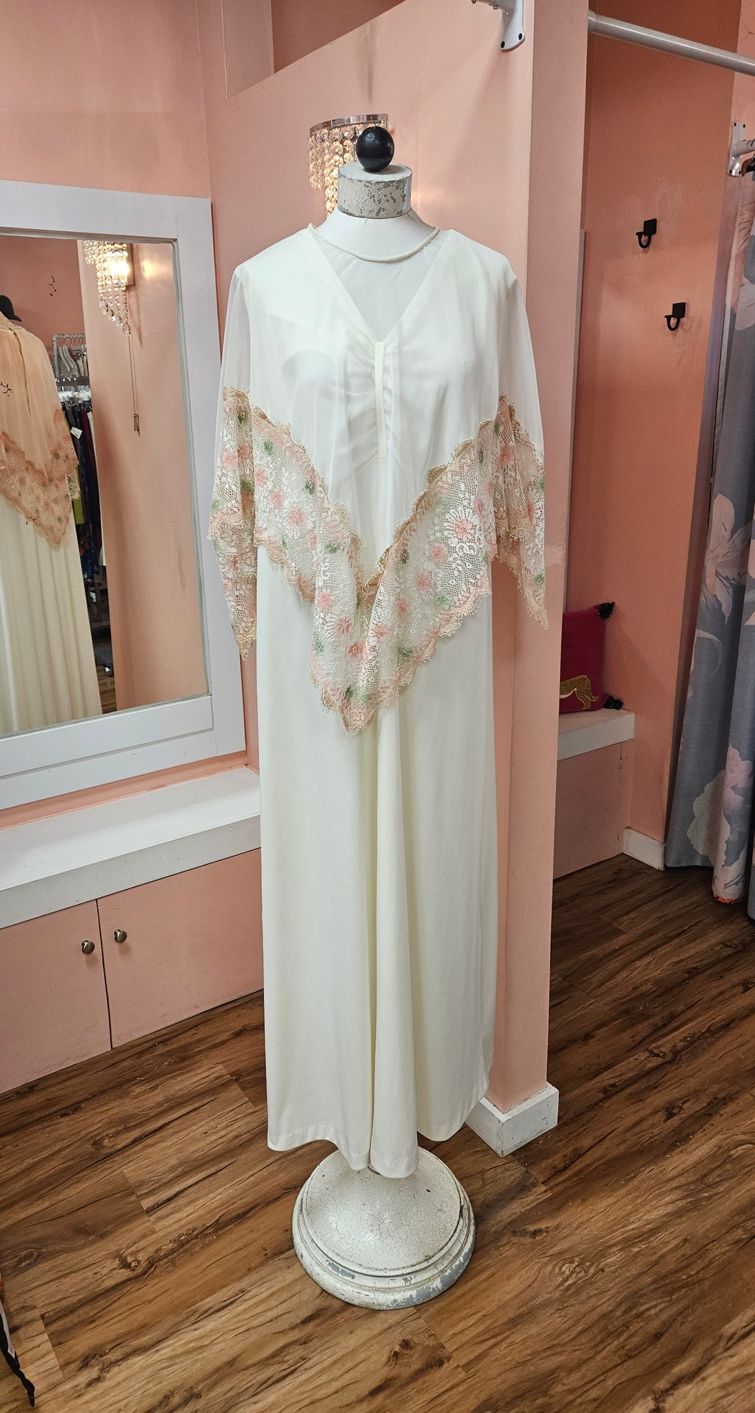 Late 60s Early 70s Plus Size Wedding Dress Vintage 416 Late 60s Early 70s Plus Size Wedding Dress Vintage 416